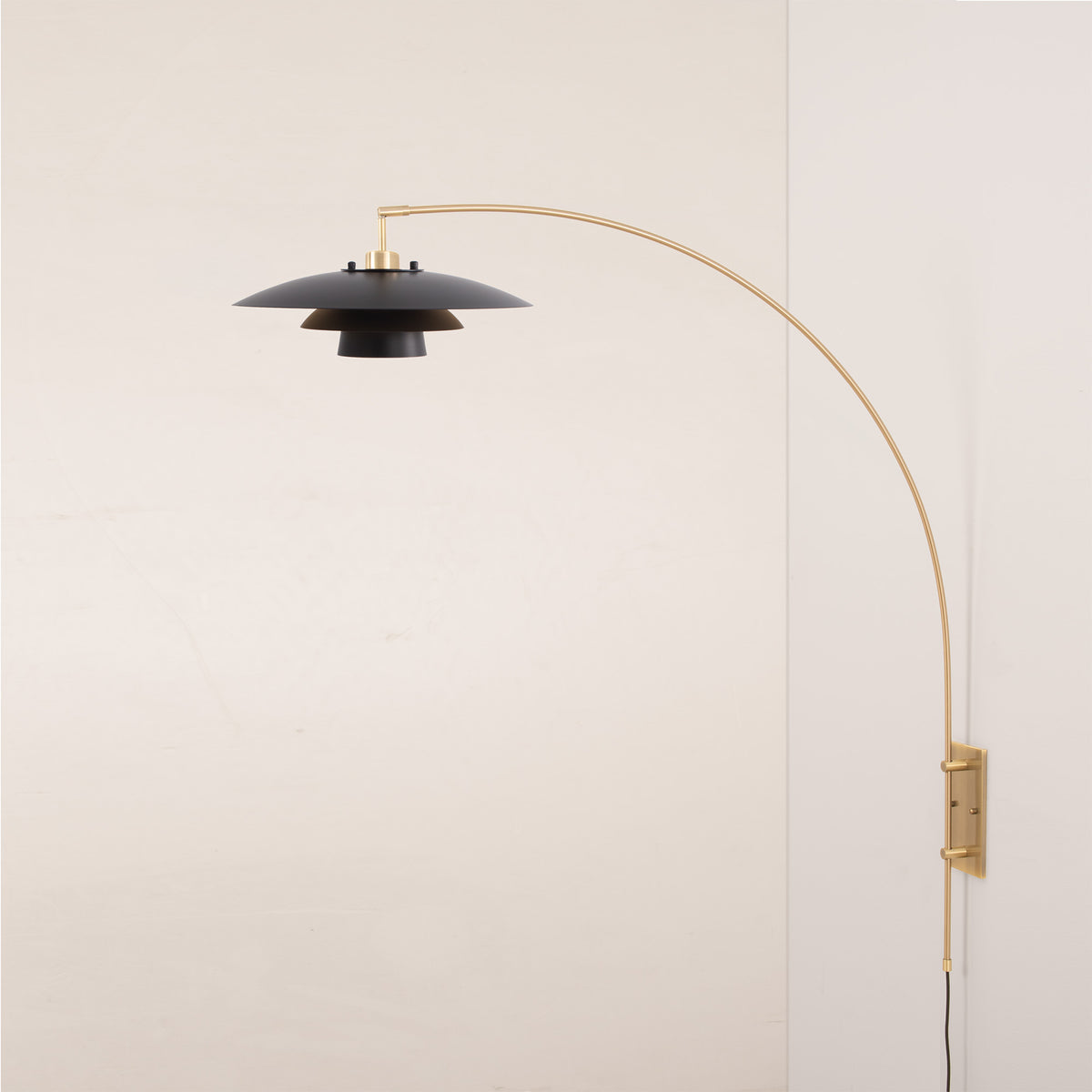 Rancho Mirage Wall Mounted Arc Lamp by Nova of California – view 3