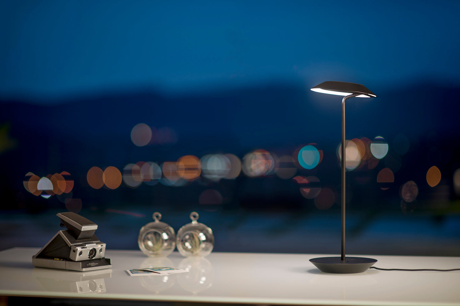 Royyo Desk Lamp Silver Body Oiled Walnut Base Plate Ryo Sw Sil Owt Dsk by Koncept Inc