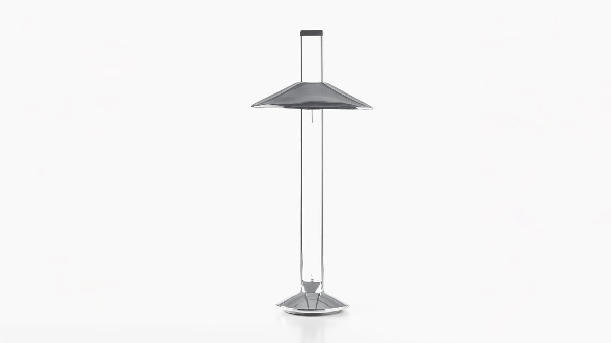 Close detail of the B.lux Regina T halo table lamp
