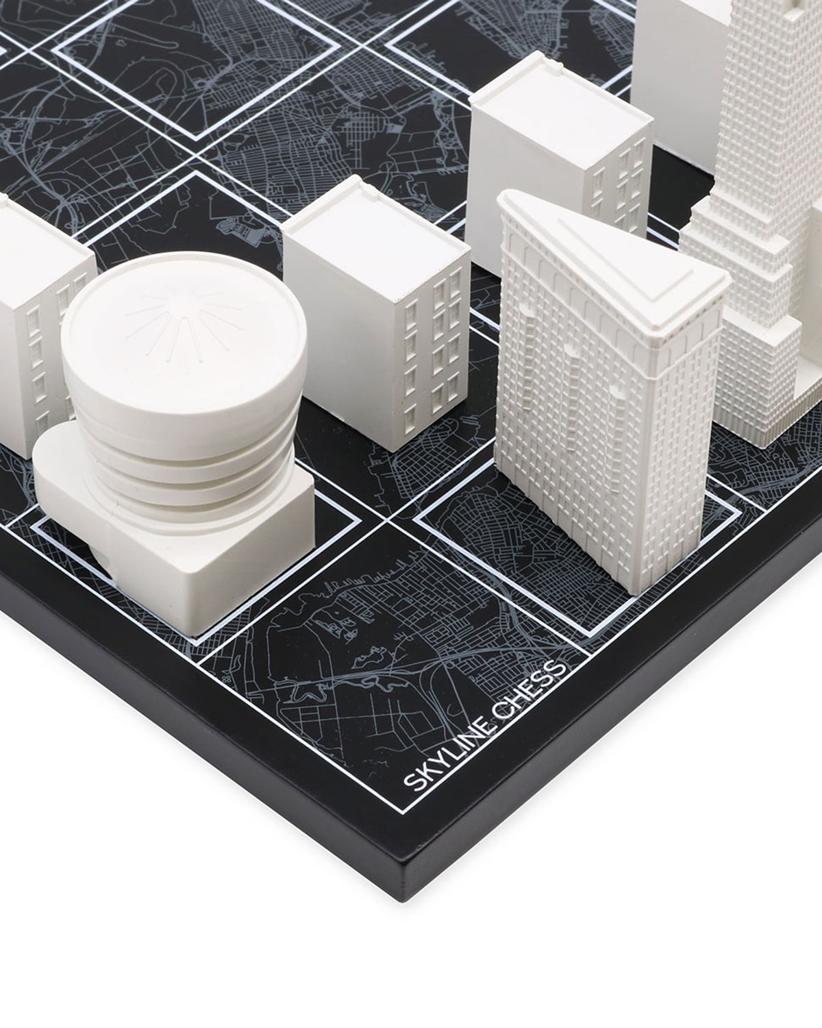 Skyline Chess New York Edition acrylic chess set with wood map board – photo 3