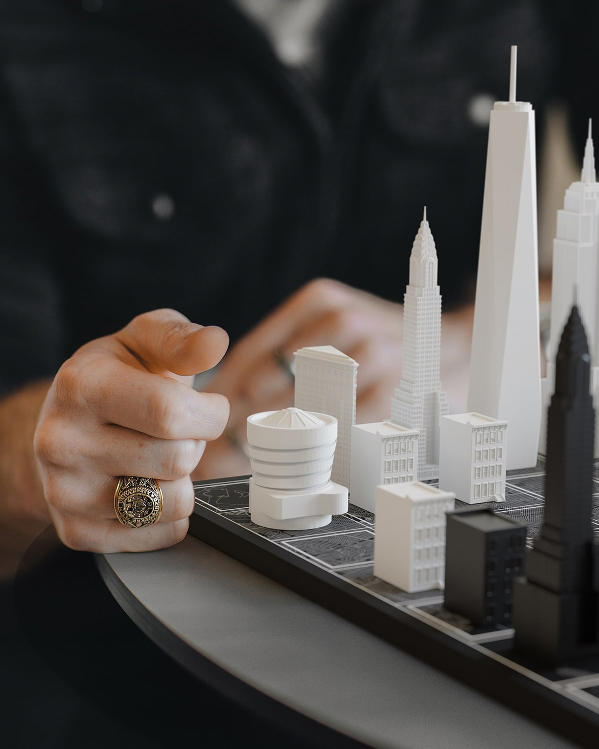 Skyline Chess New York Edition acrylic chess set with wood map board – photo 6
