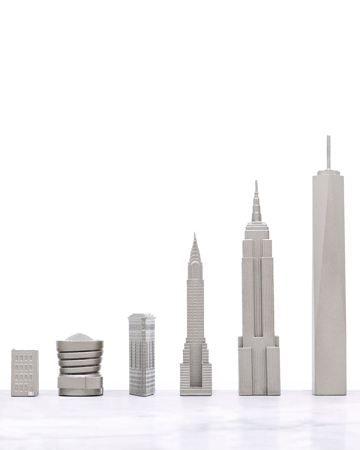 Skyline Chess New York vs San Francisco Edition stainless steel chess set with black & white hatch board – photo 4