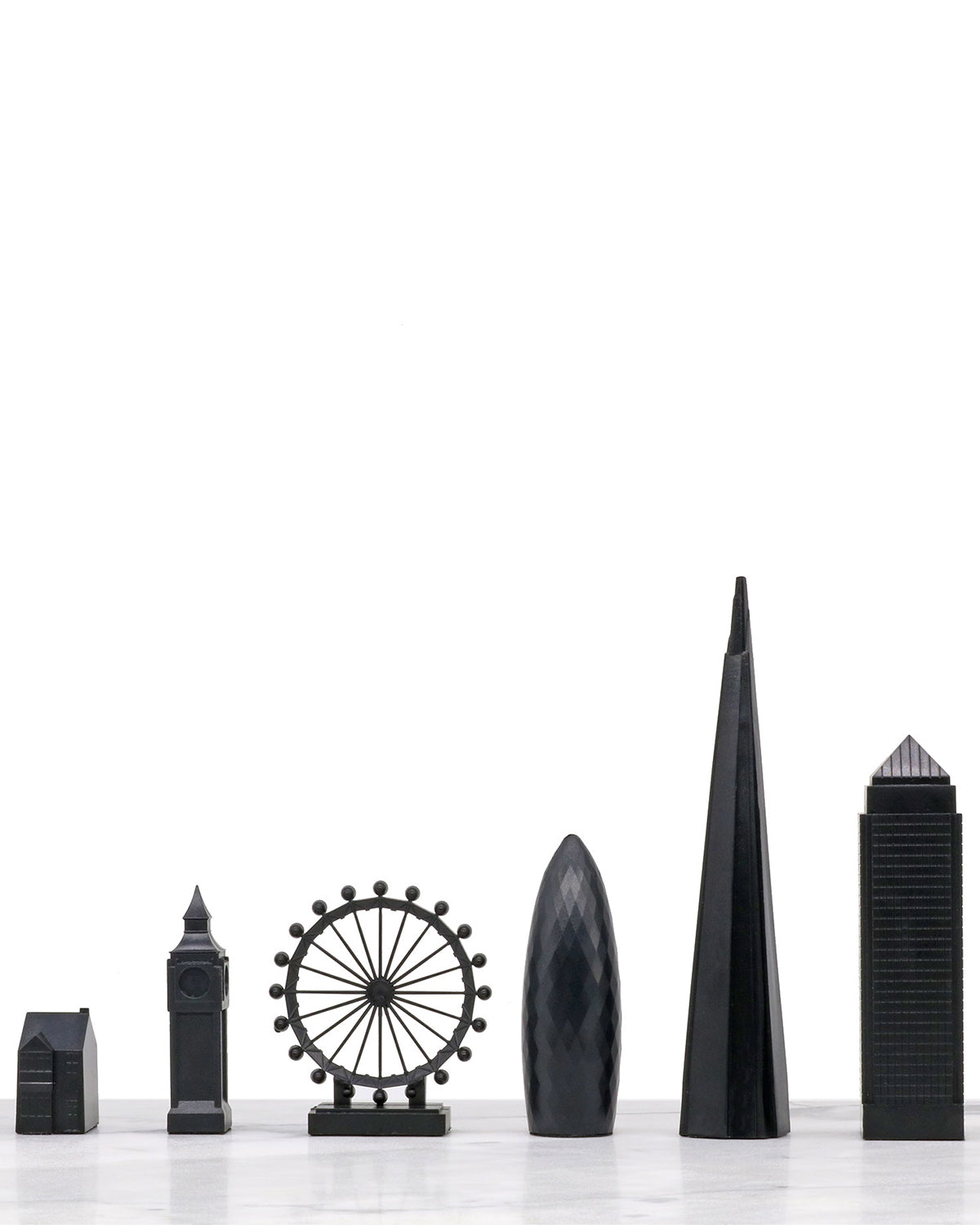 Skyline Chess London vs New York Edition acrylic chess set with black & white hatch board – photo 3