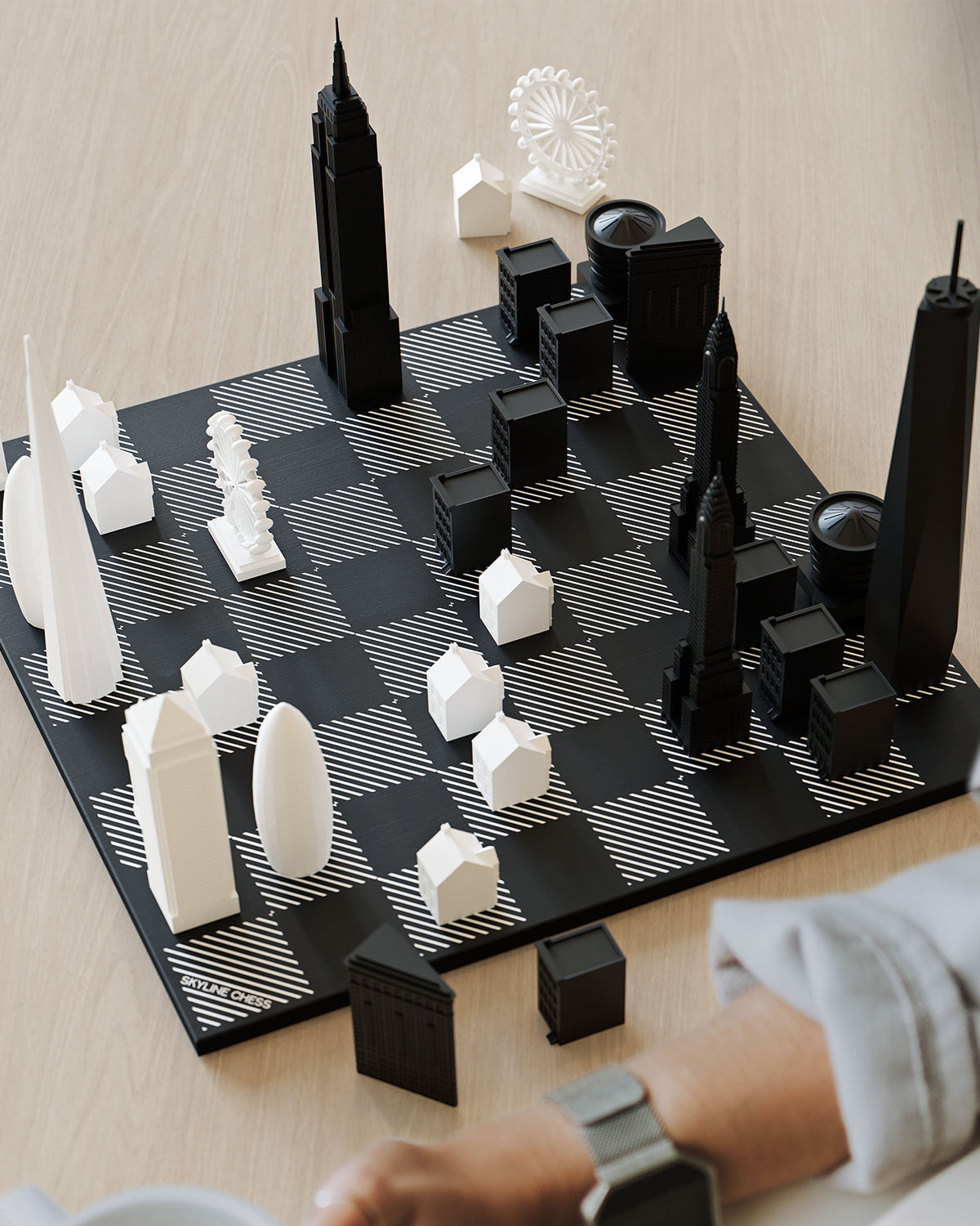 Skyline Chess London vs New York Edition acrylic chess set with black & white hatch board – photo 5