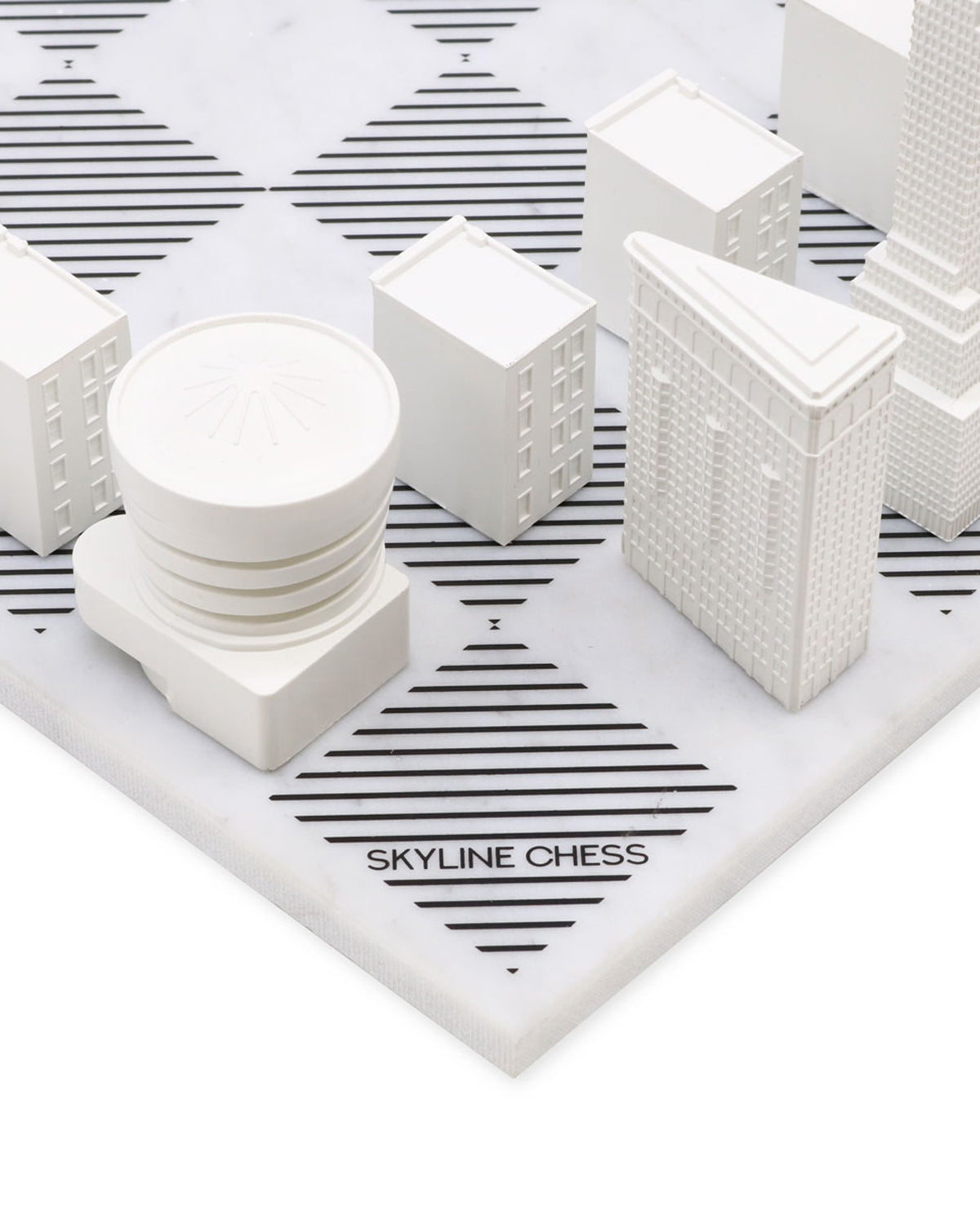 Skyline Chess London vs New York Edition acrylic chess set with marble hatch board – photo 3