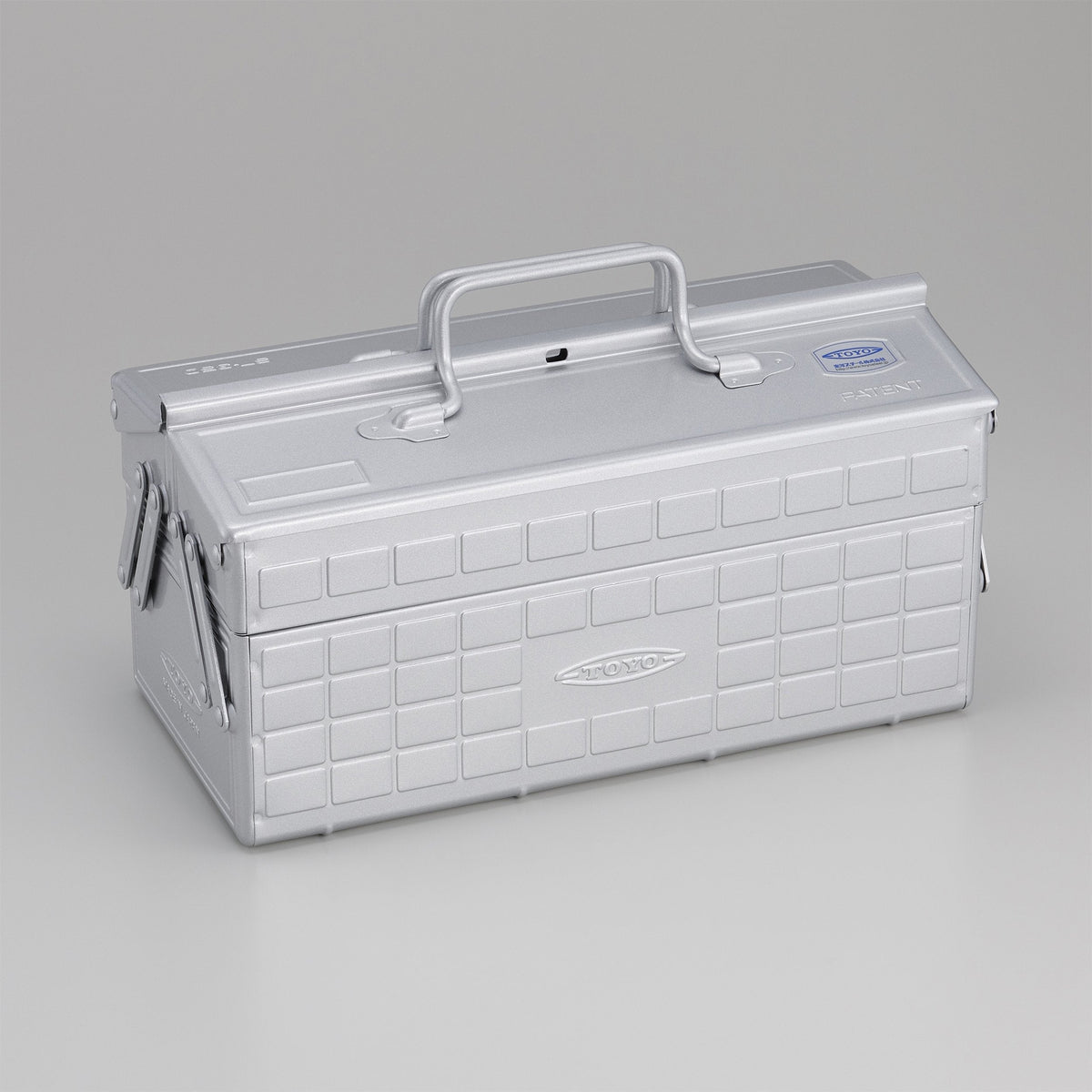 Toyo Steel ST-350 Two-Level Cantilever Toolbox – Silver, closed