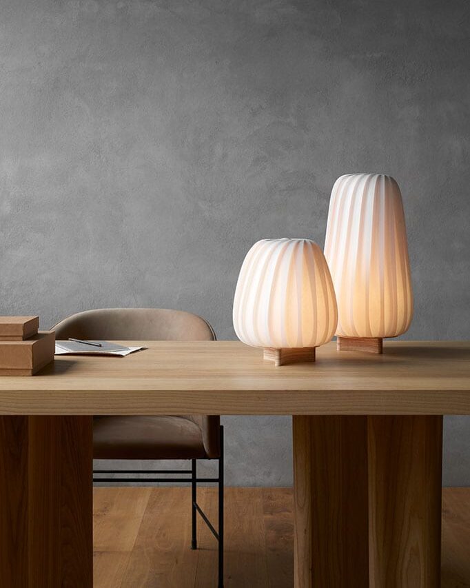 Tom Rossau ST906 table lamp – White Coated Paper, lit