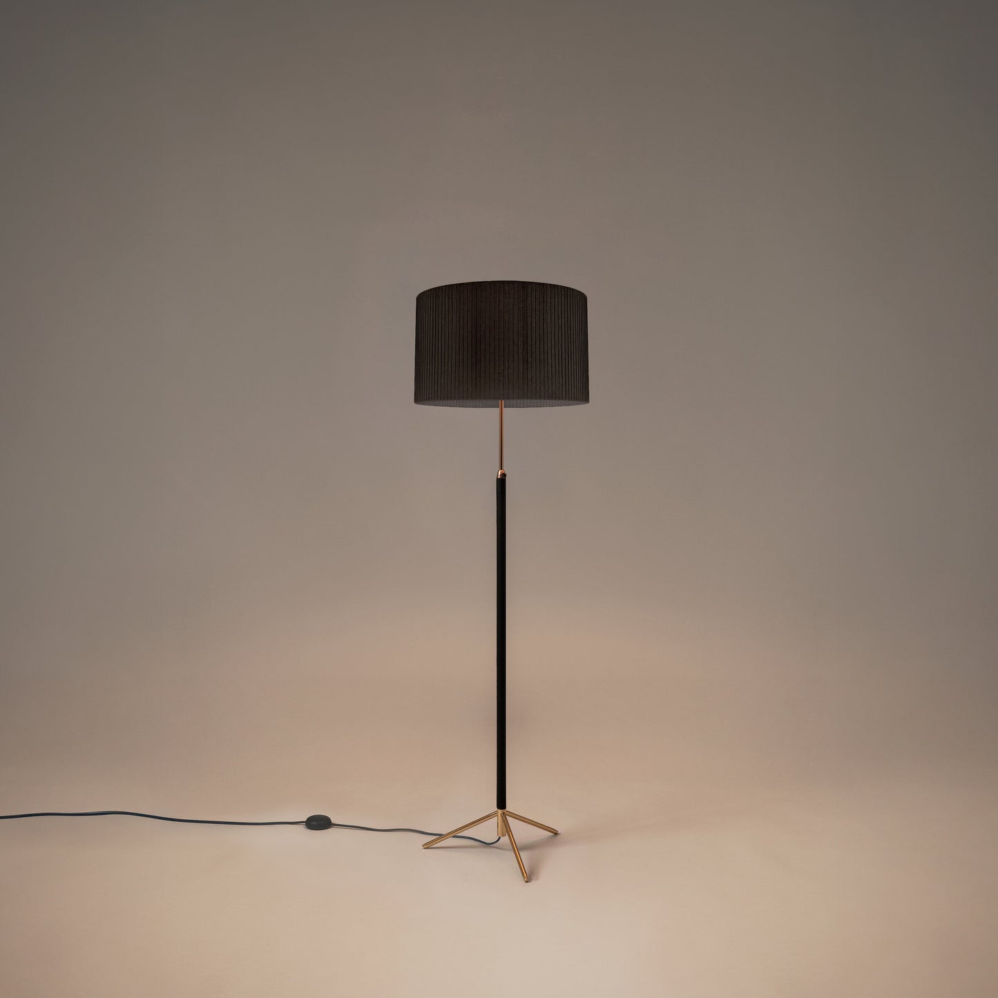 Santa & Cole Pie de Salon G2 floor lamp with polished brass finish and black ribbon shade