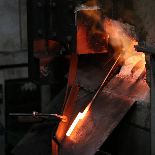 Hand-forging at the Toyama Hamono workshop, maker of the T526 (photo 8)