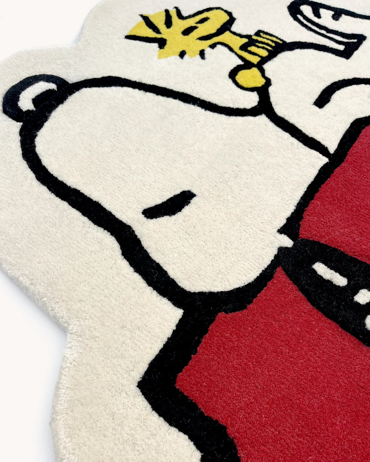 Maison Deux Peanuts Snoopy Doghouse Rug in Cream/Red – detail 3