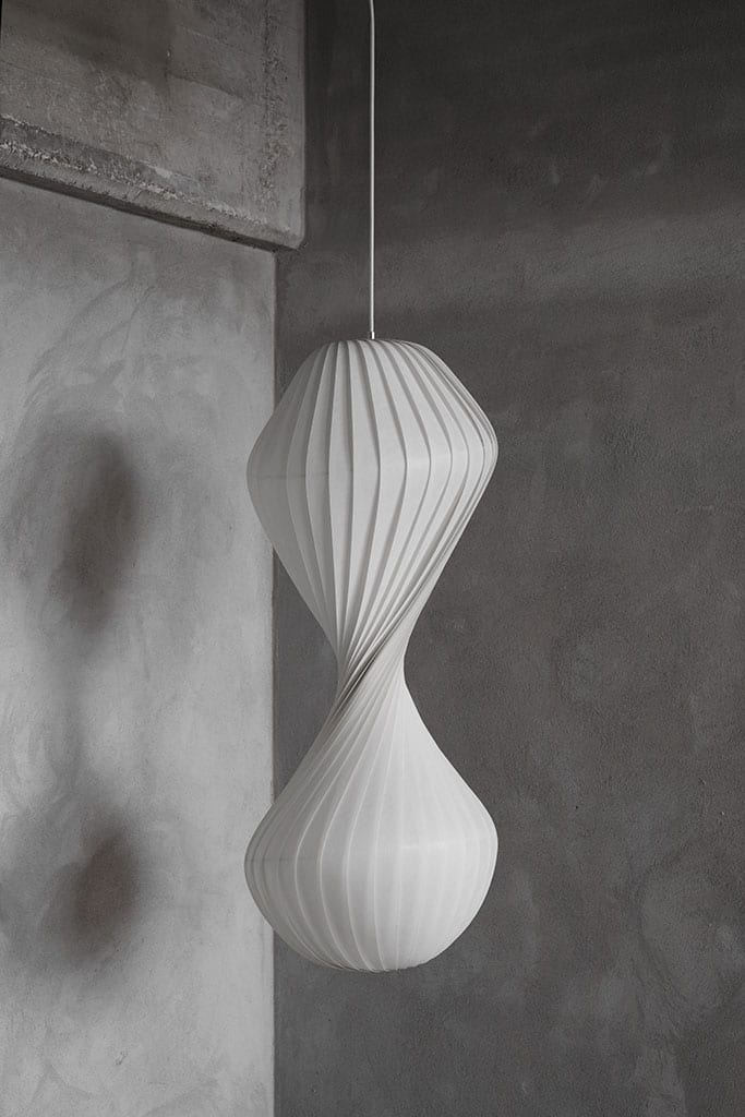 Tom Rossau TR32 pendant light – switched off, studio