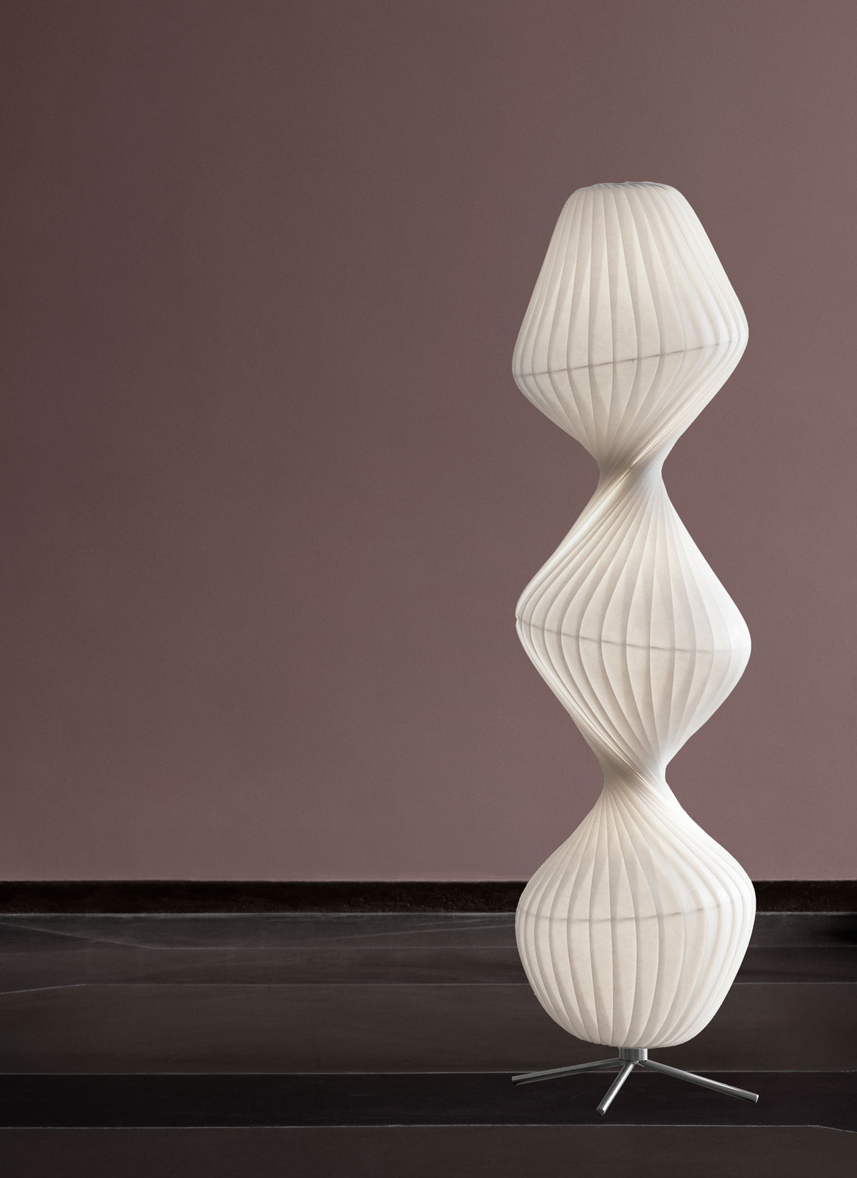 Tom Rossau TR33 floor lamp – in a living room
