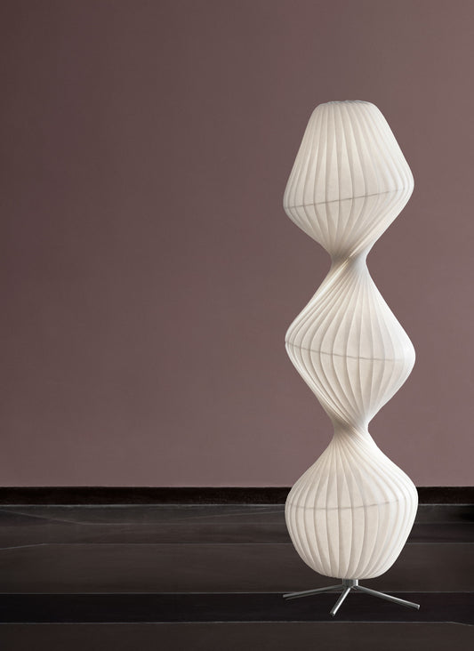 Tom Rossau TR33 floor lamp – in a living room