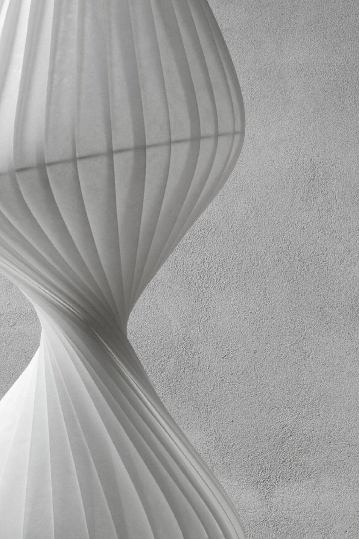 Tom Rossau TR33 floor lamp – the textured lamellas up close