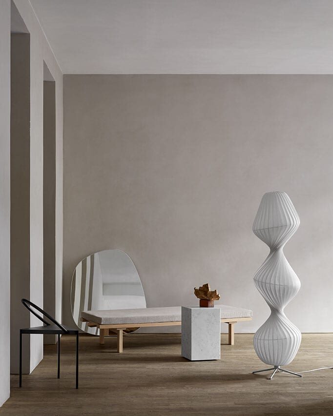 Tom Rossau TR33 floor lamp – switched off, studio
