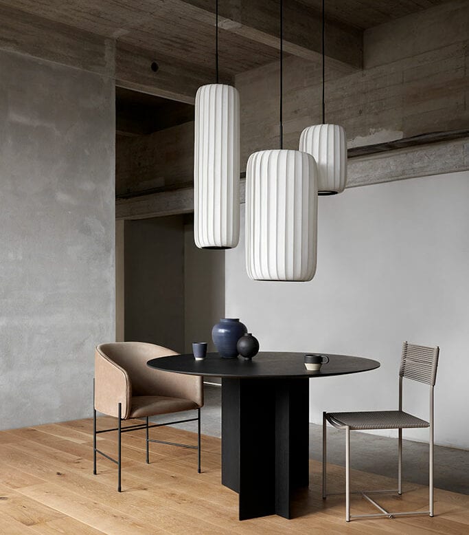Tom Rossau TR37 pendant light – unlit, side view