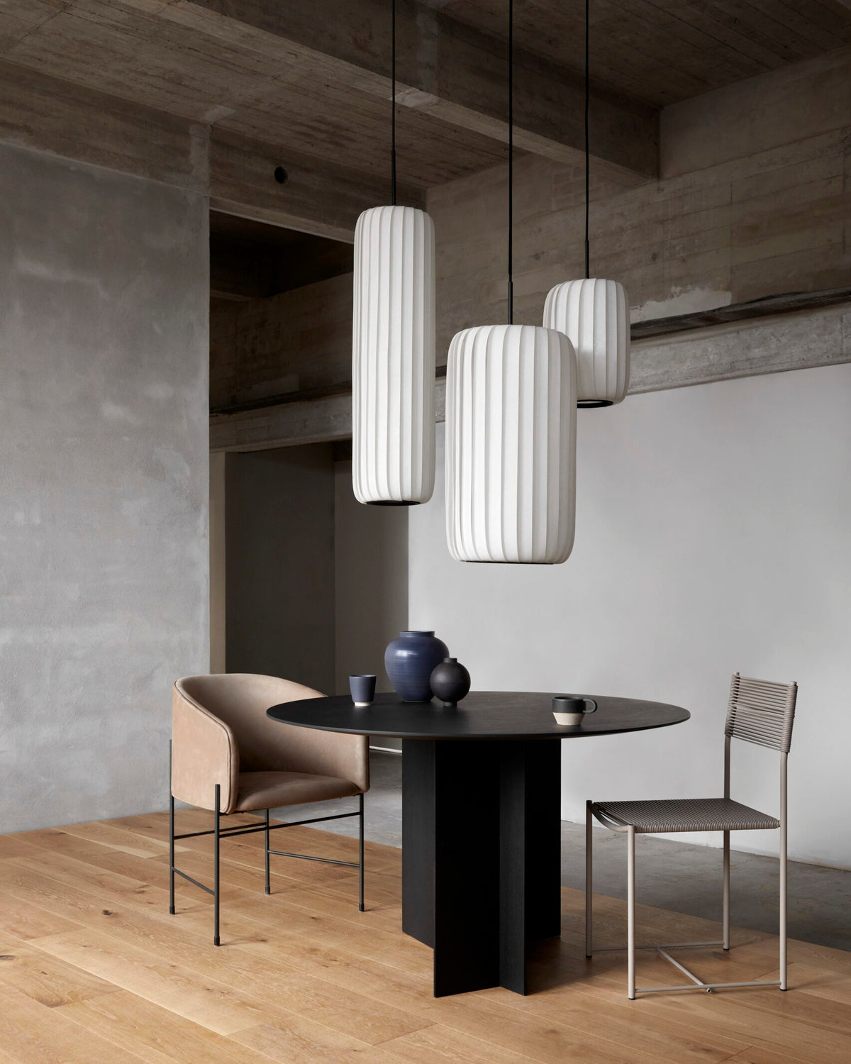 Tom Rossau TR37 pendant light – switched off, studio