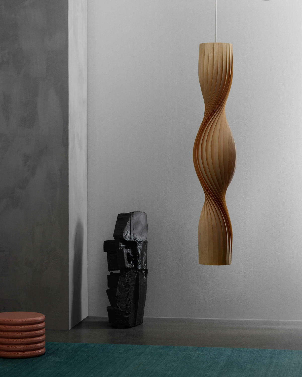Tom Rossau TR4 pendant light – detail of the birch column