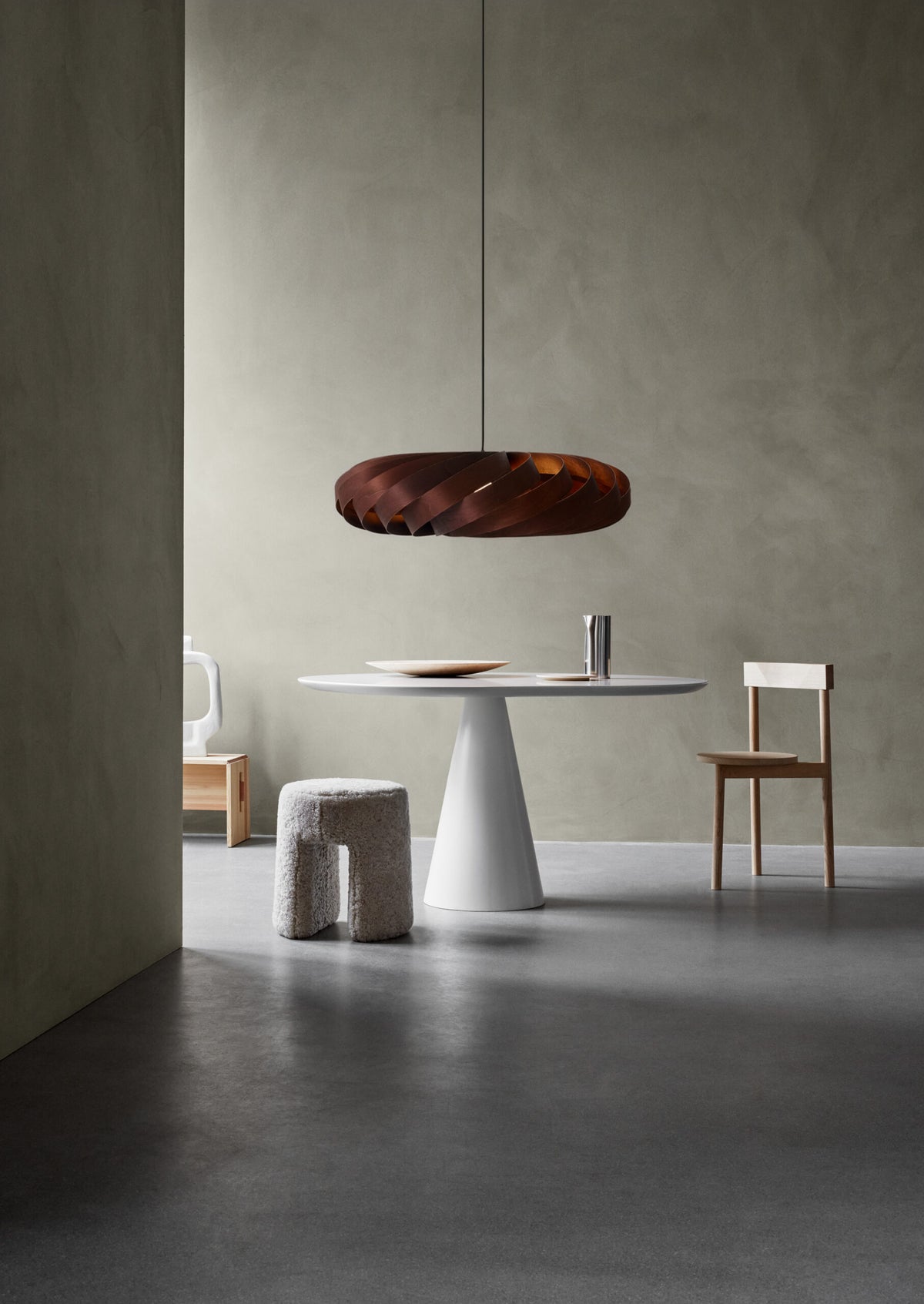 Tom Rossau TR5 pendant light – Brown Birch, 39.4 in, lit