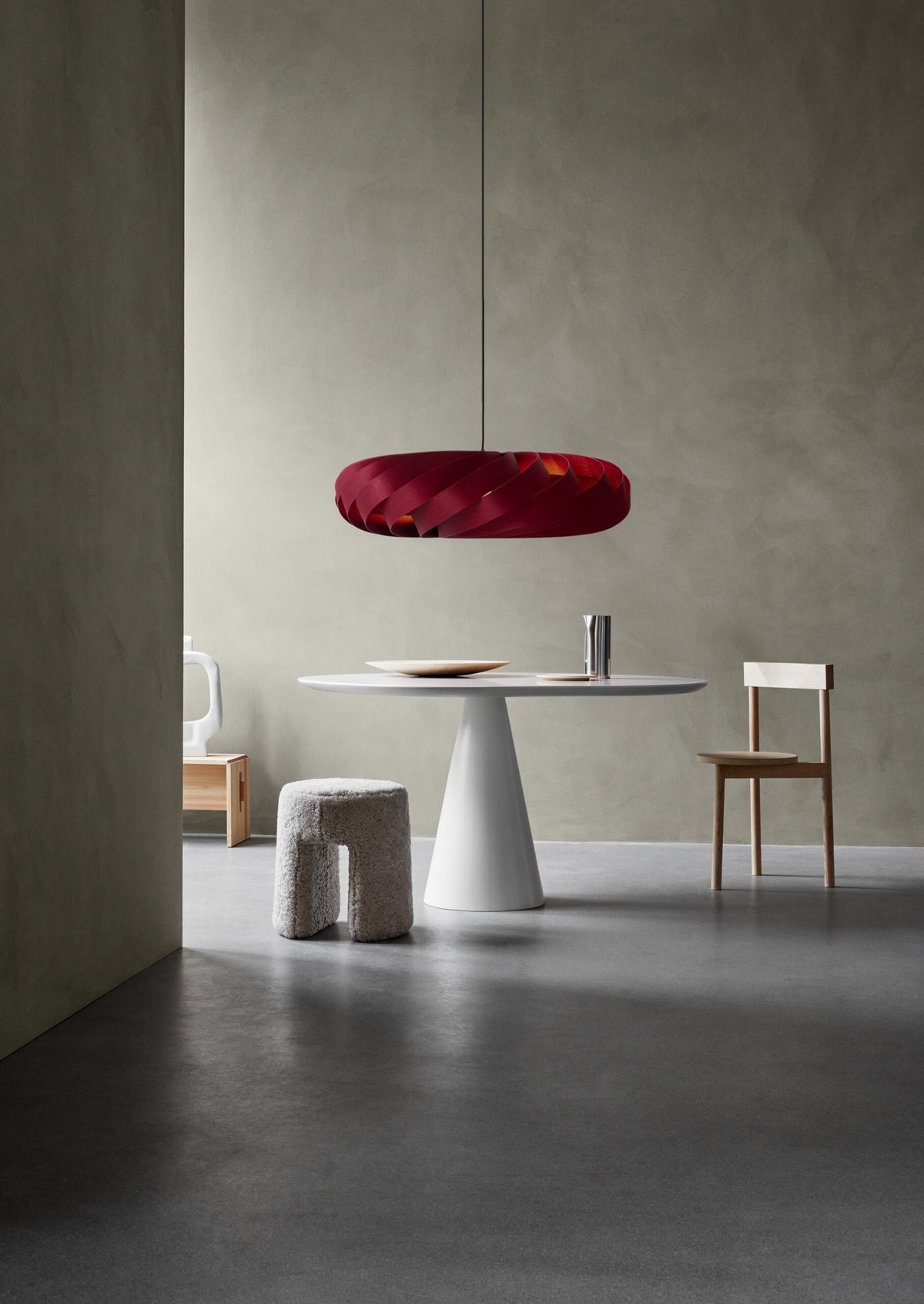 Tom Rossau TR5 pendant light – Red Birch, 39.4 in, lit