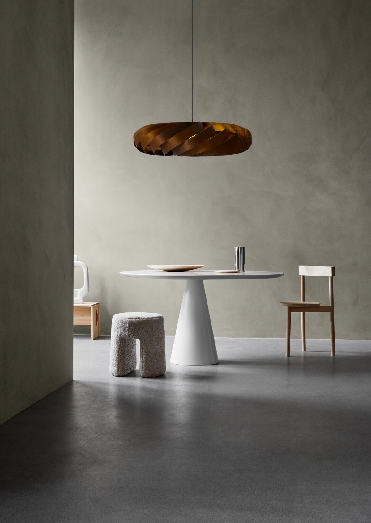 Tom Rossau TR5 pendant light – Teak Brown Birch, 39.4 in, lit