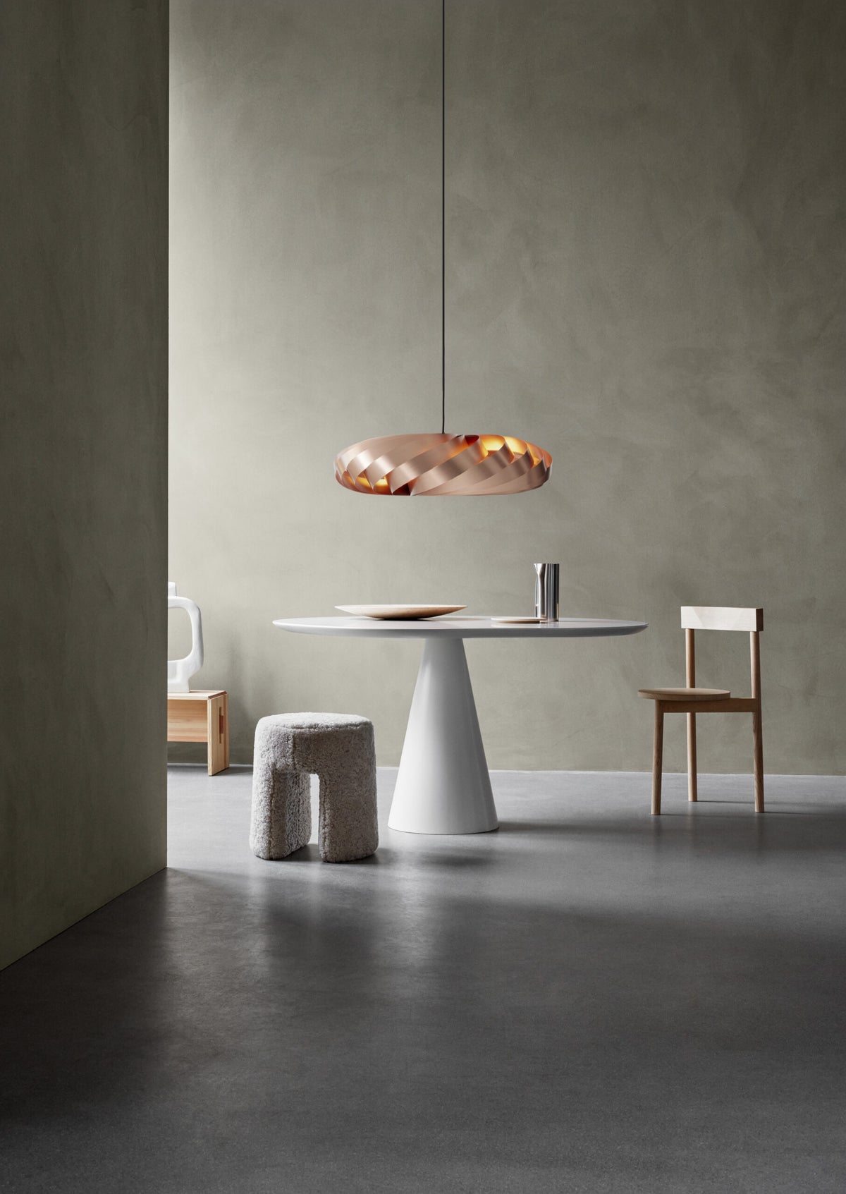 Tom Rossau TR5 pendant light – Copper Aluminum, 31.5 in, lit