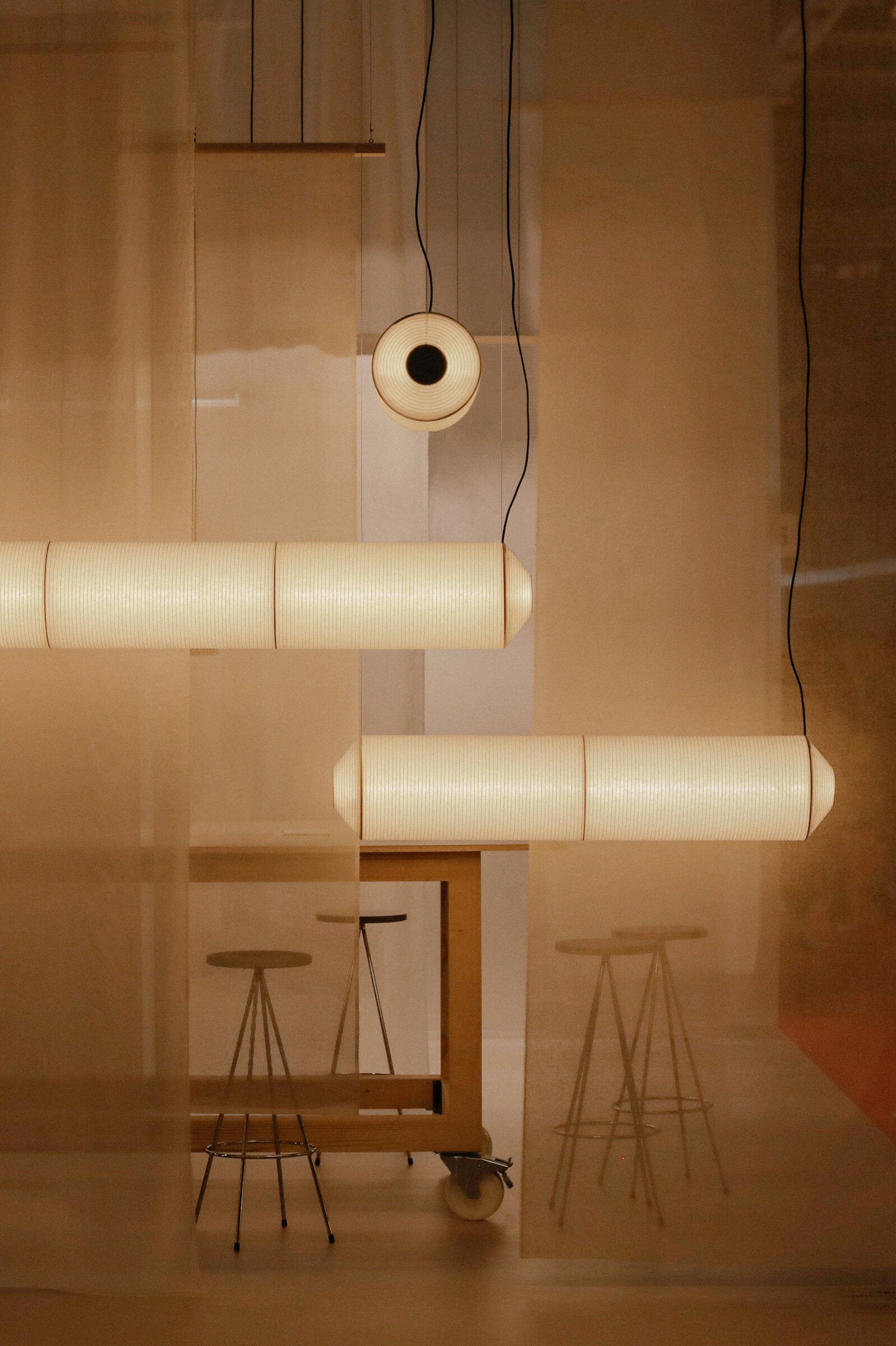 Luxury horizontal suspension light for contemporary dining rooms