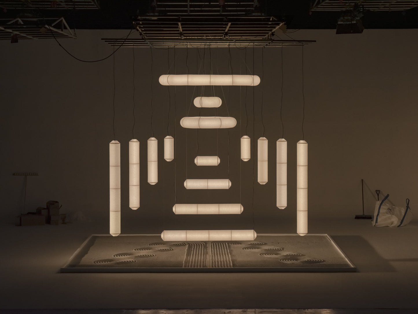 Tekiò Vertical pendant light with integrated LED technology