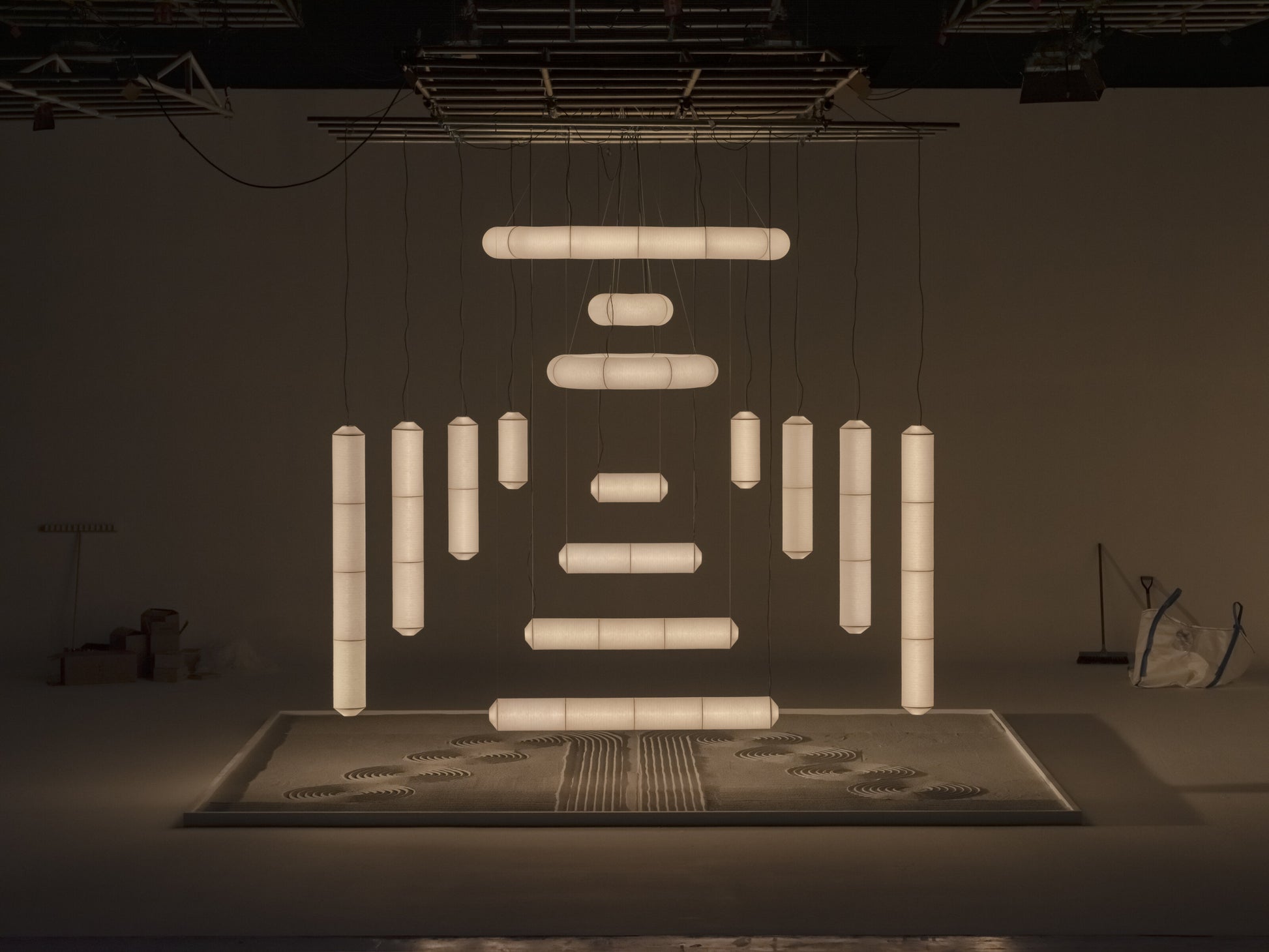 Tekiò Vertical pendant light with integrated LED technology