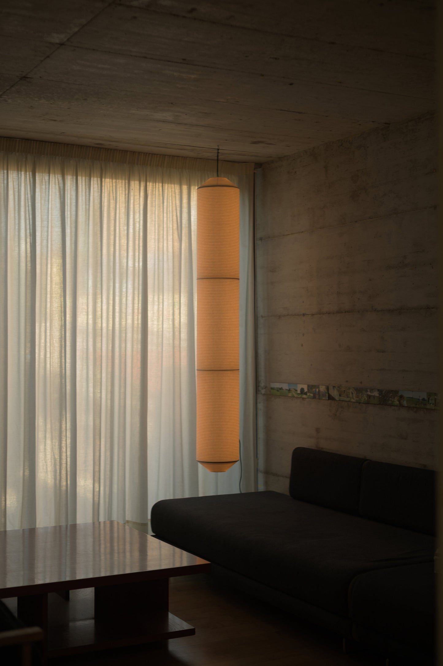 Tekiò Vertical pendant light with soft diffused illumination