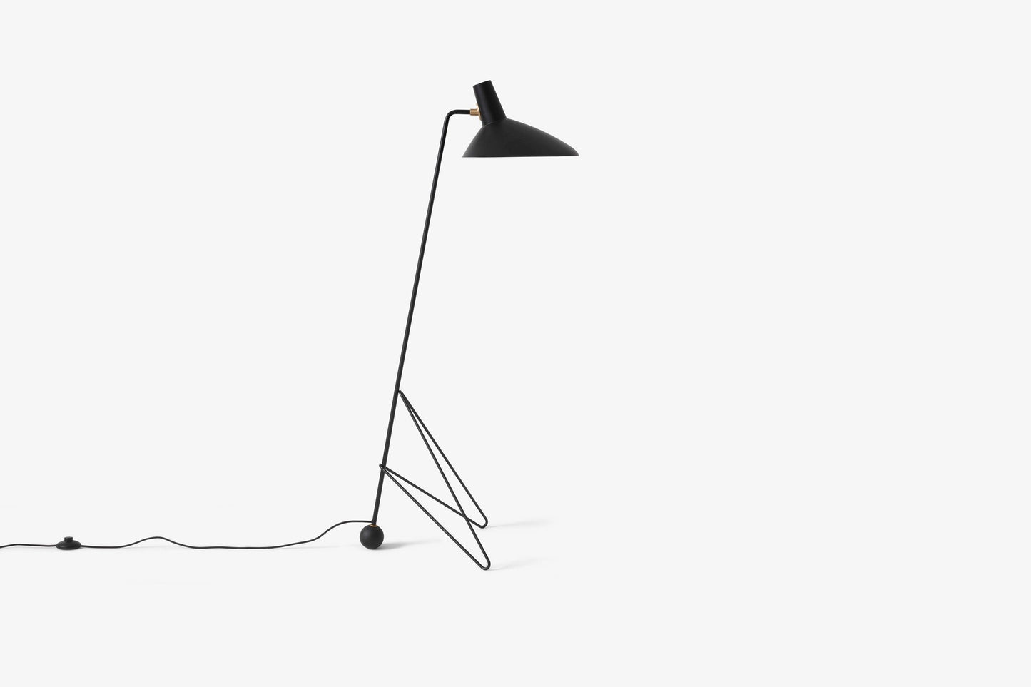 Tripod Hm8 Floor Lamp by &tradition