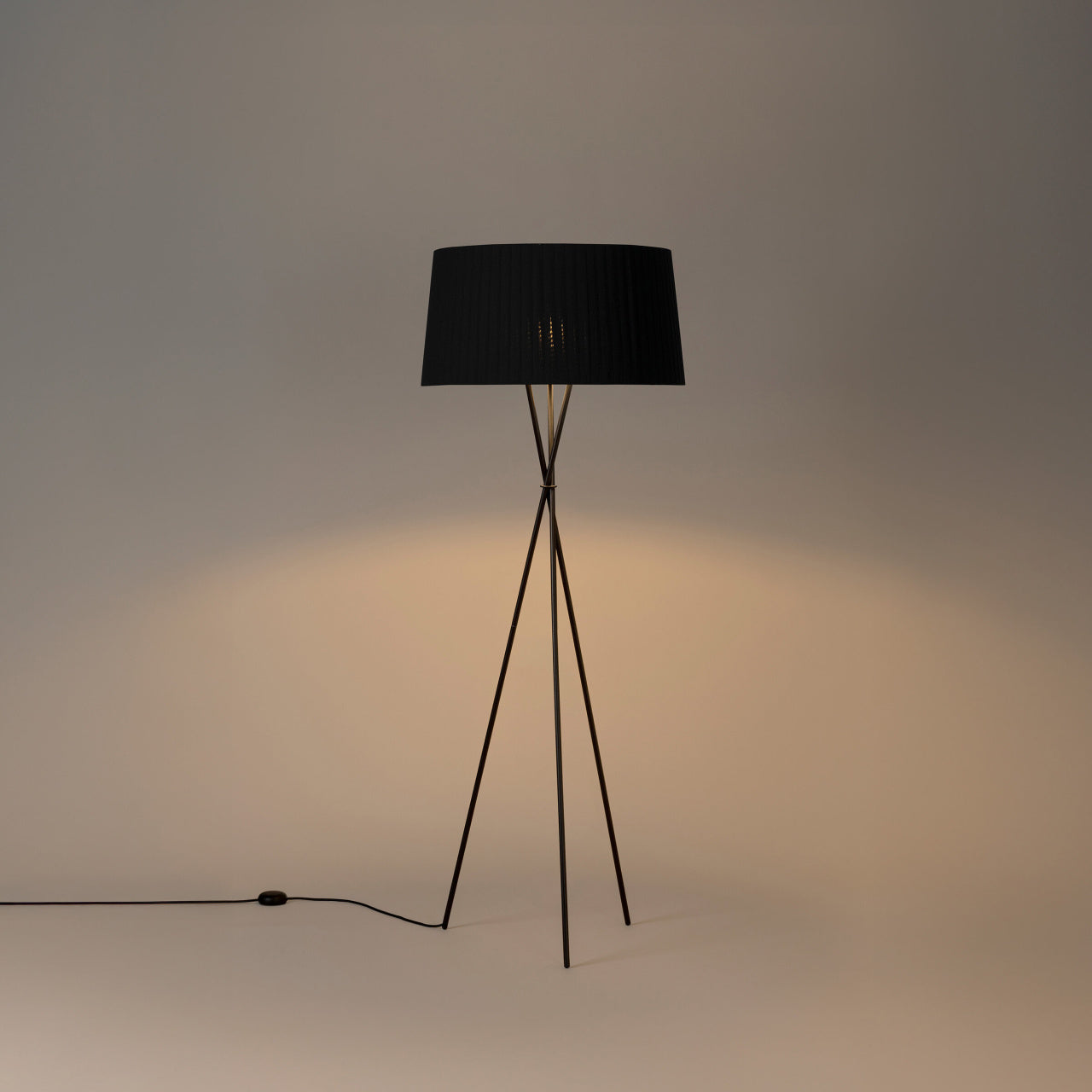 Contemporary Santa and Cole Tripode G5 lamp for bedroom lighting