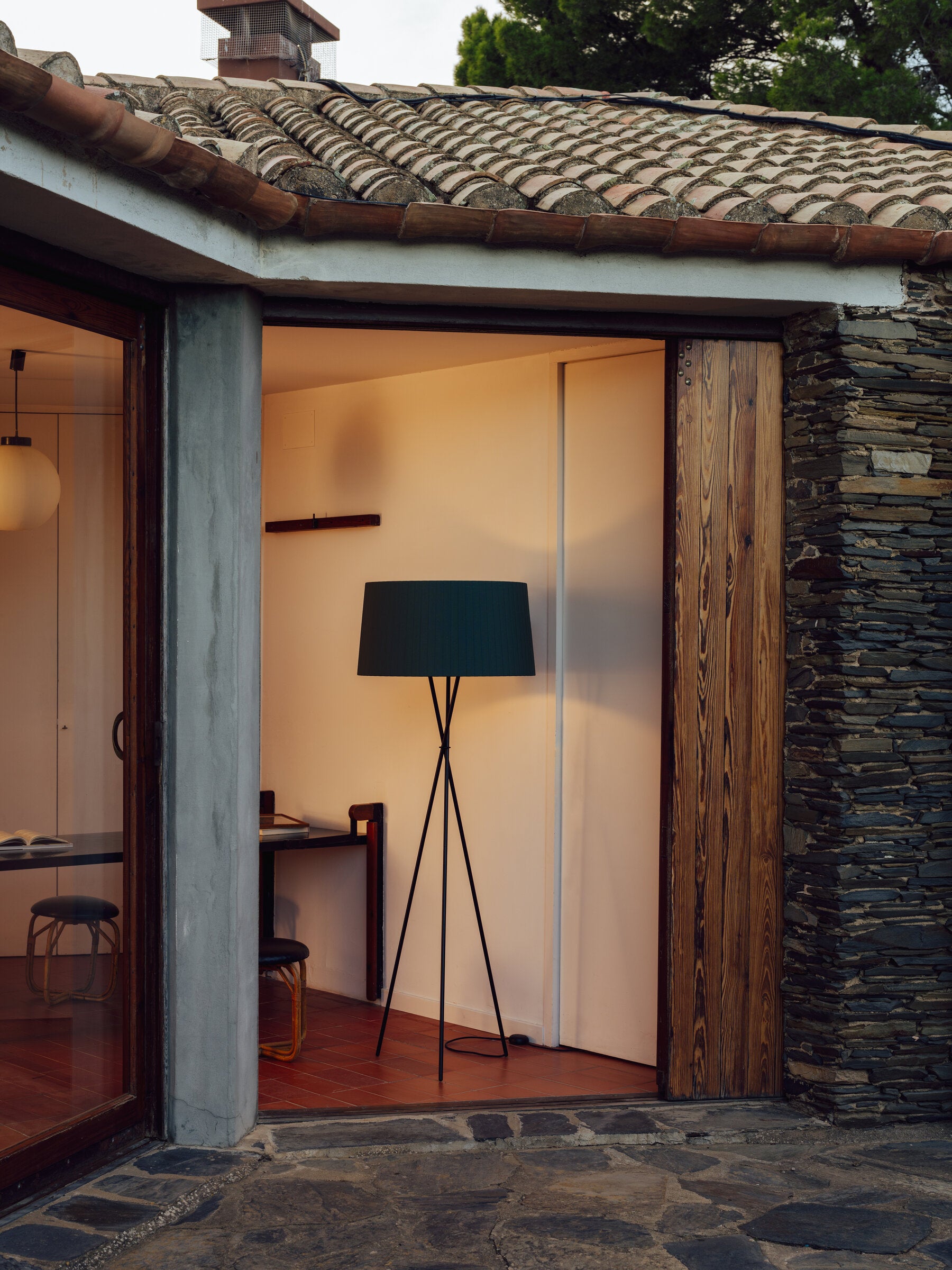 Modern tripod floor lamp with black ribbon shade by Santa and Cole