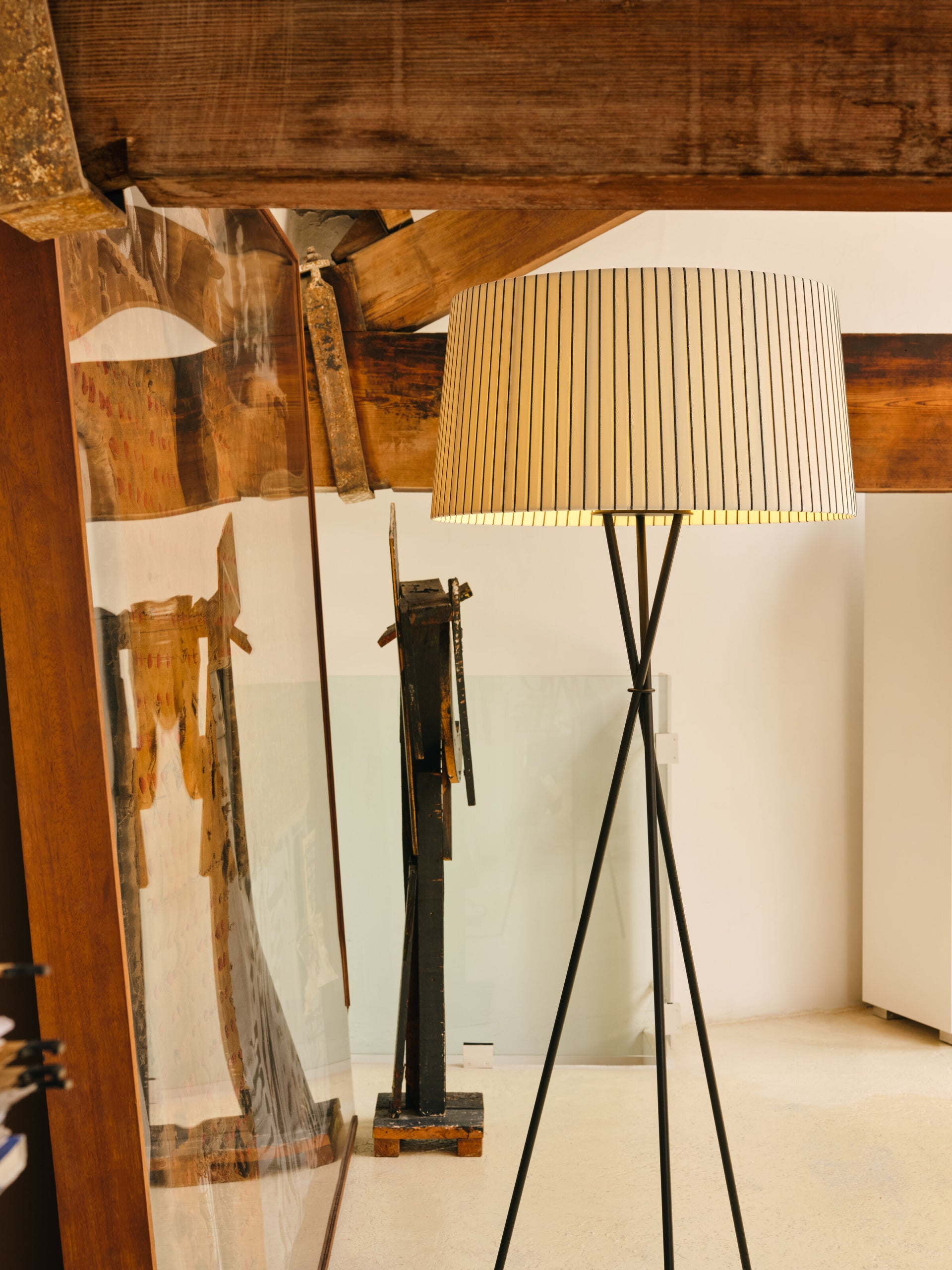 Modern Tripode G5 floor lamp with decorative stripe lampshade