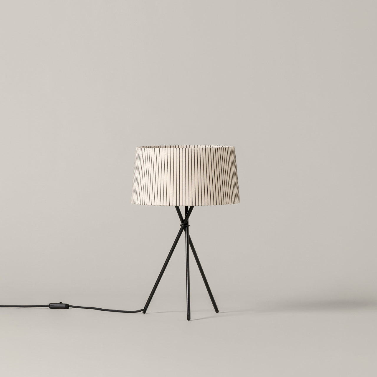 Diplomática striped ribbon shade lamp for living room