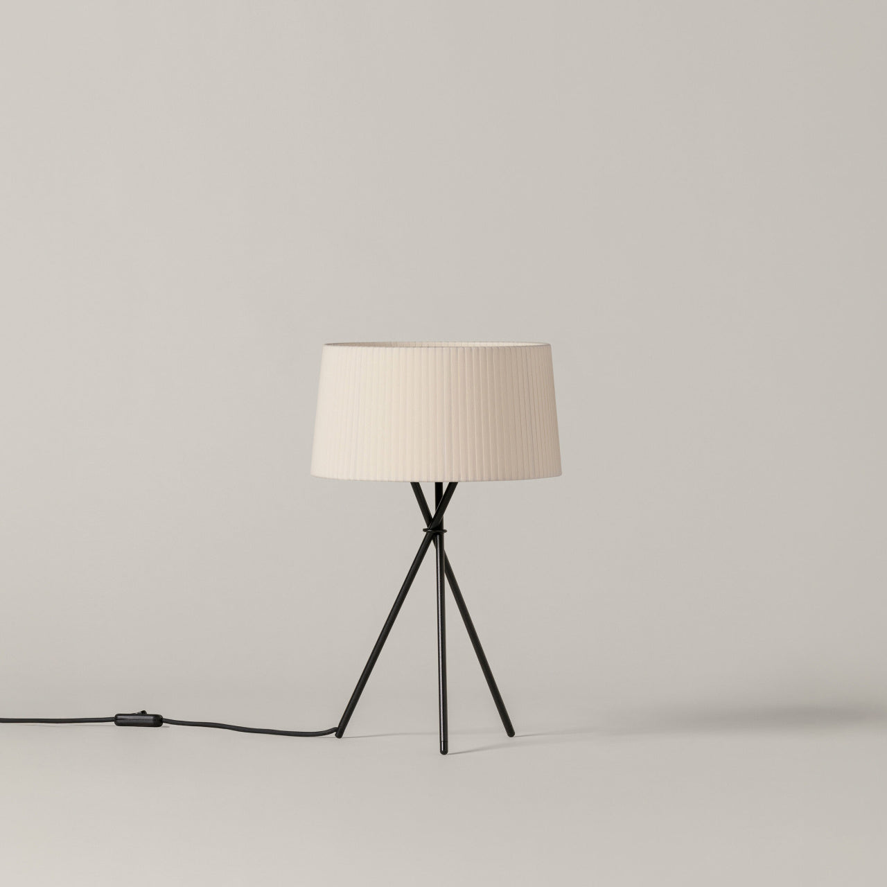 Santa & Cole Trípode M3 natural ribbon shade lamp