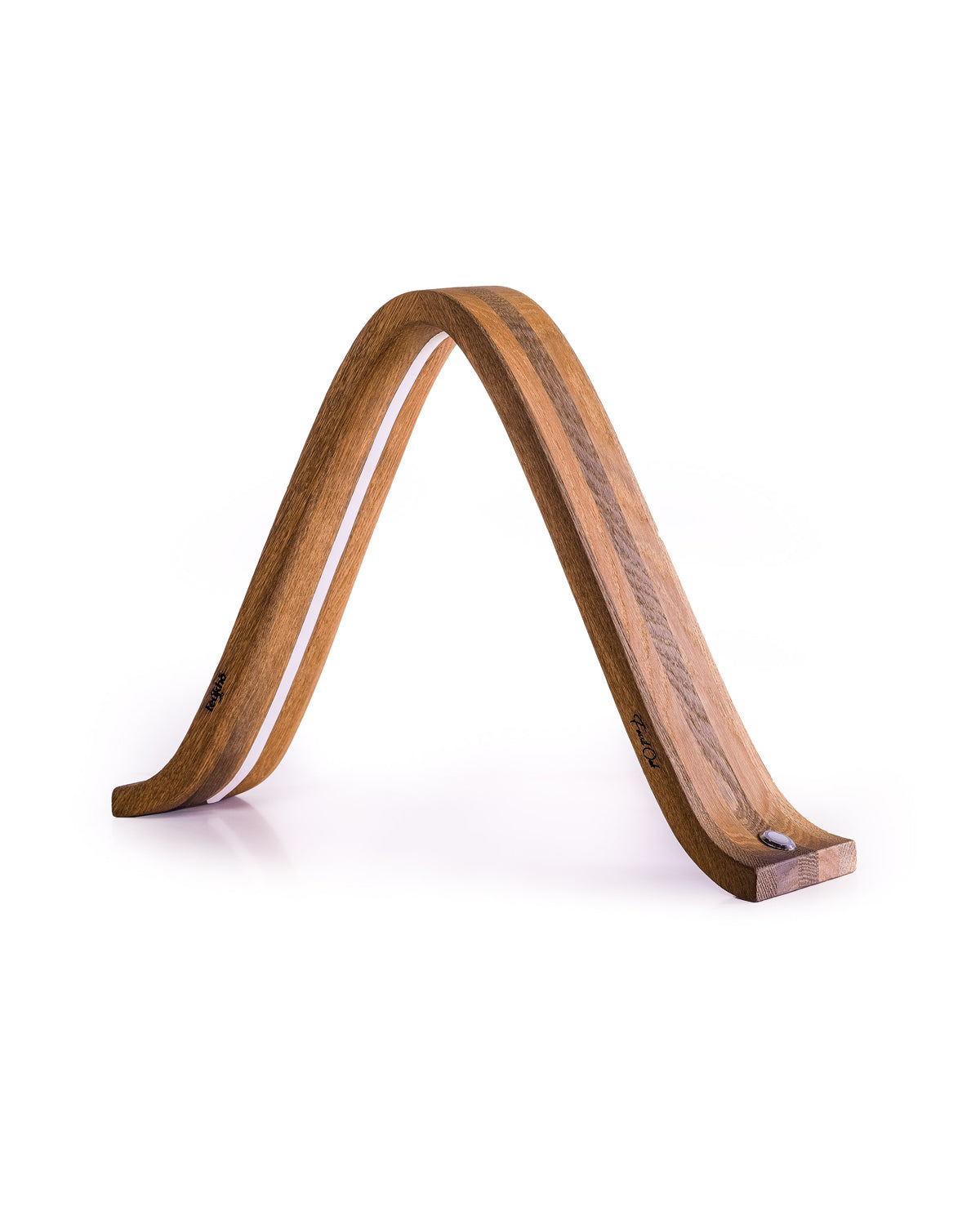 Teukho Lambda fossil oak LED table lamp in Brown, three-quarter view on white
