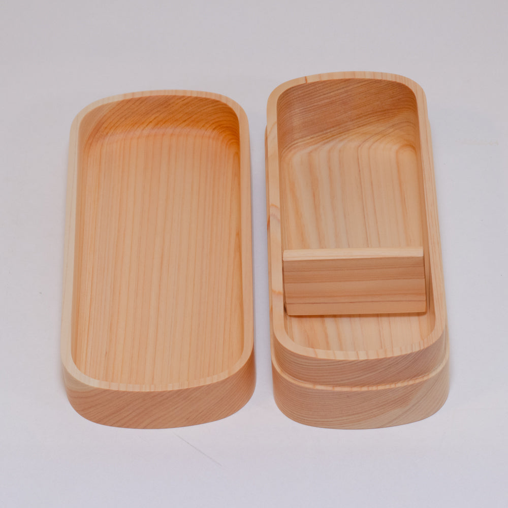 Tsunoda Seibei Kishu Hinoki Bento Box, Type S-4 – open with the divider in place