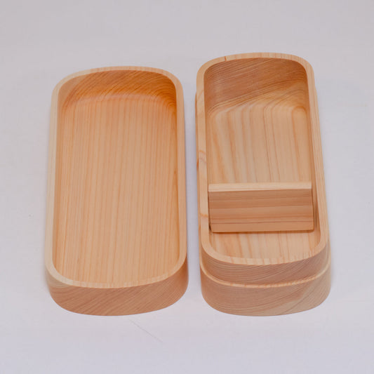 Tsunoda Seibei Kishu Hinoki Bento Box, Type S-4 – open with the divider in place