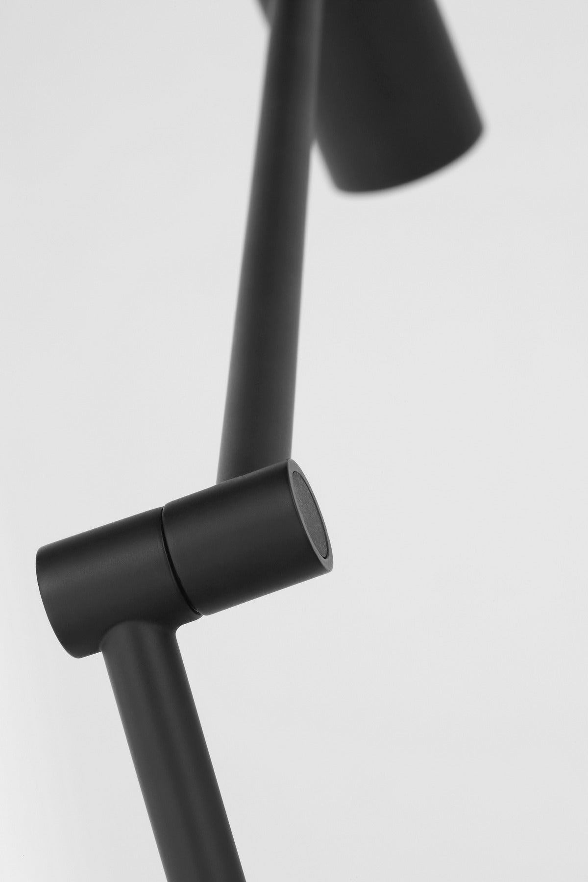 Detail of the Ponte Small floor lamp base