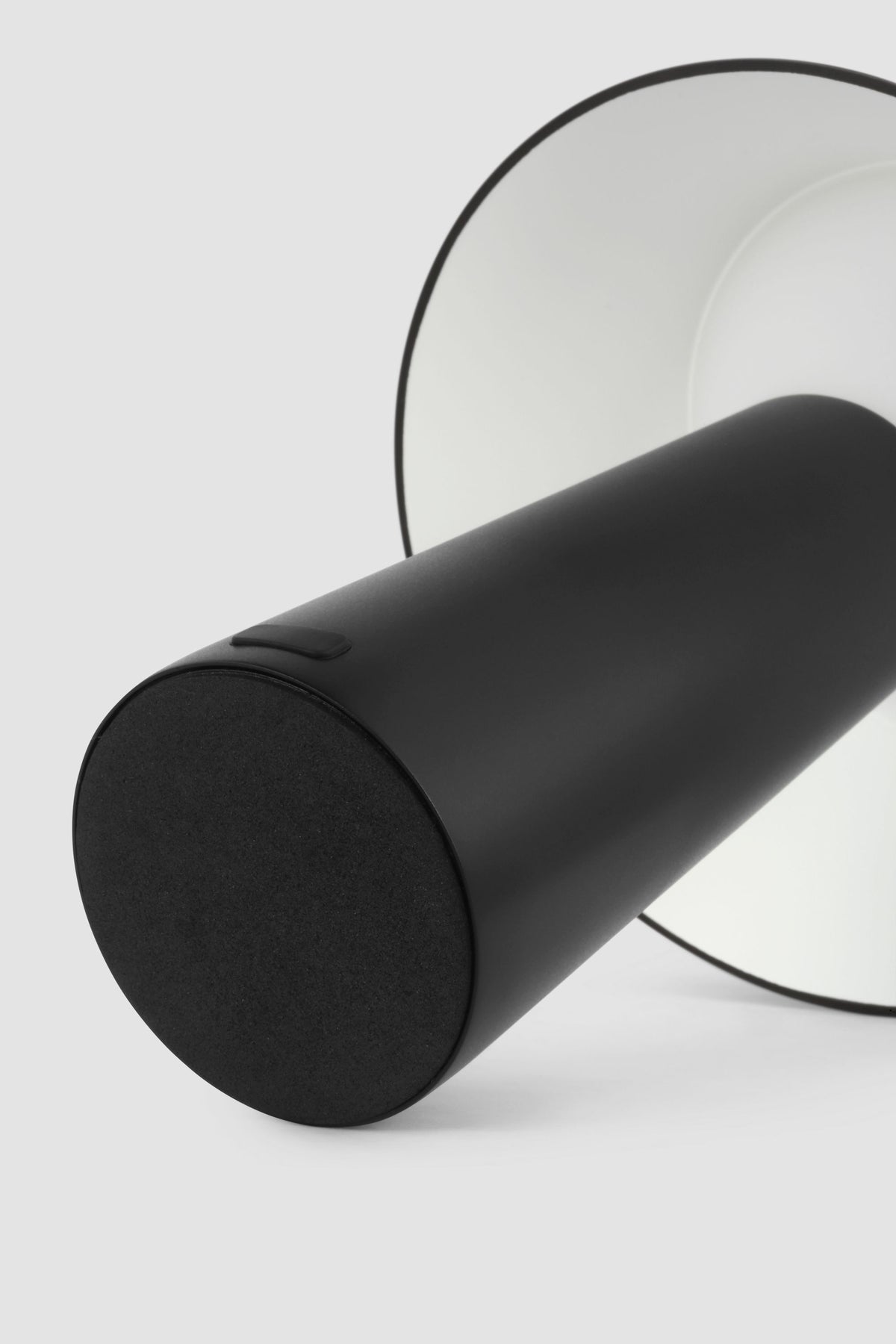 Sesa Short Accent Rechargeable LED Table Lamp – close-up detail