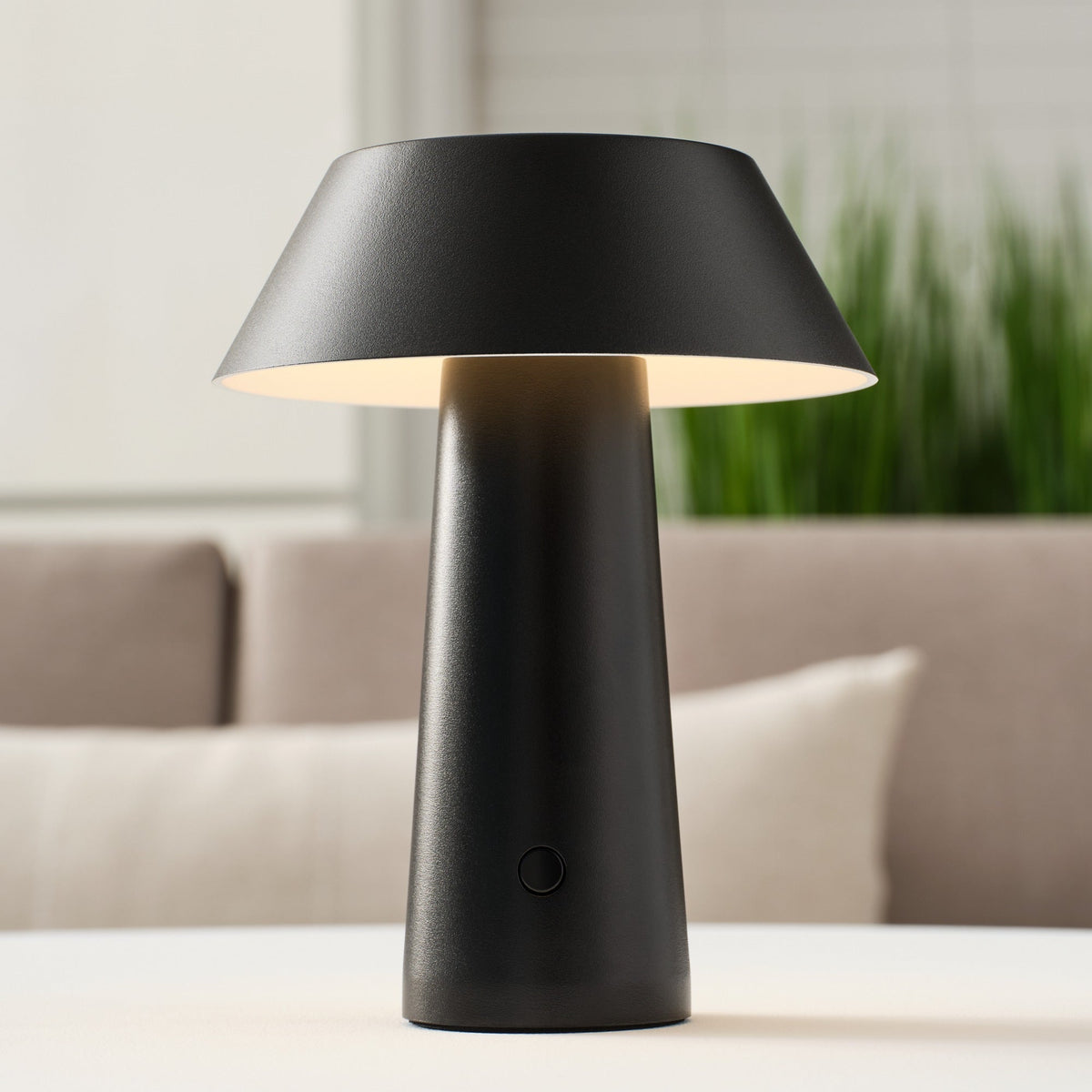 Close view of the Sesa Short Accent lit shade