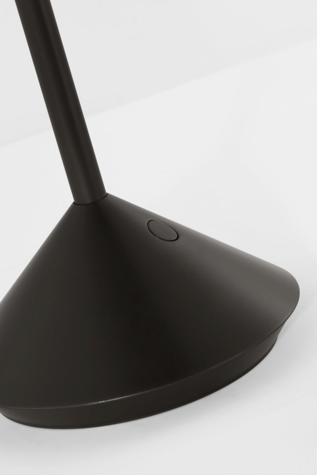 Moneta Accent Rechargeable LED Table Lamp – close-up detail