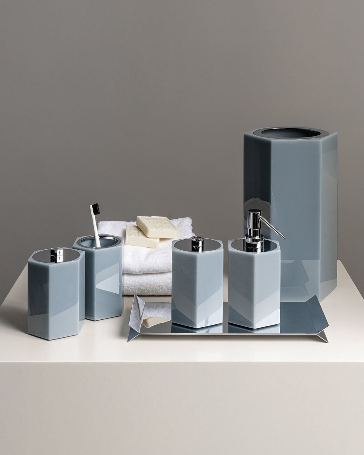 Vallvé Hexa swabs holder in Light Sky resin – photo 3
