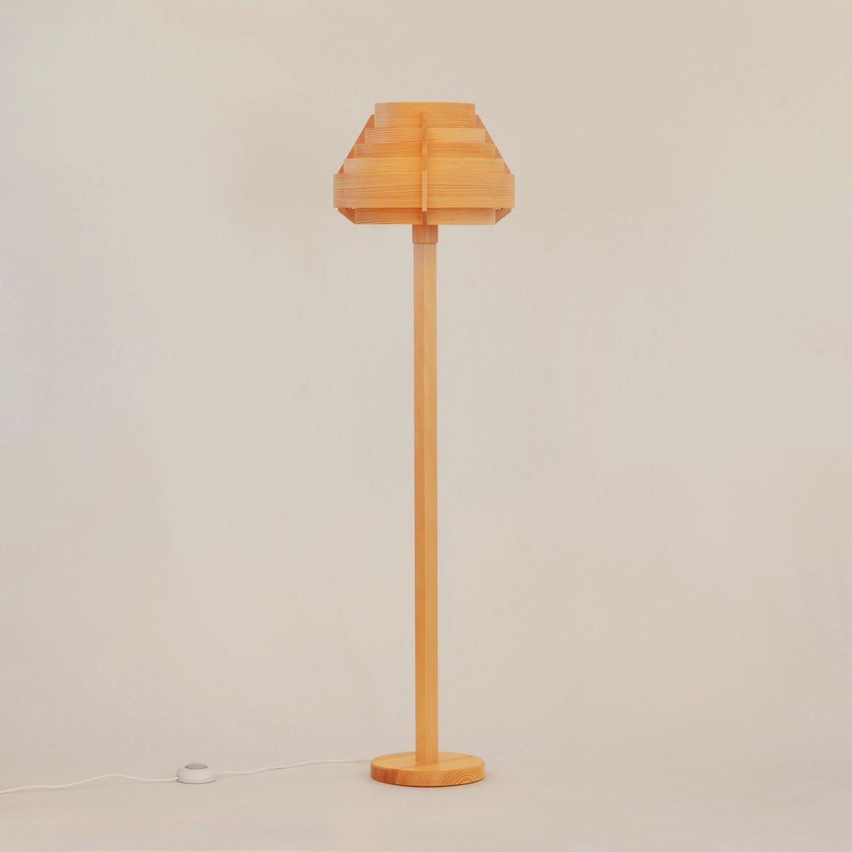 Yamagiwa Jakobsson Pine Floor Lamp, photo 1 (image 1 of 7)