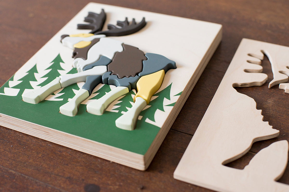 Eguchi Toys Reindeer Puzzle – pieces in the forest frame