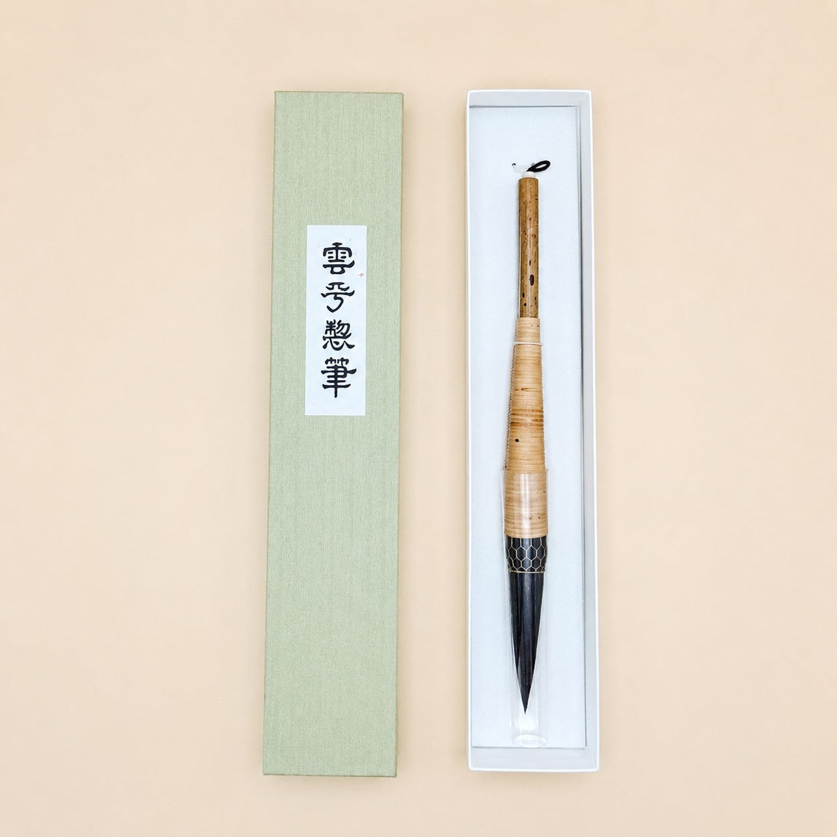 Umpei Fude Calligraphy Brush D with Gift Box, Hankeido – brush D in its gift box