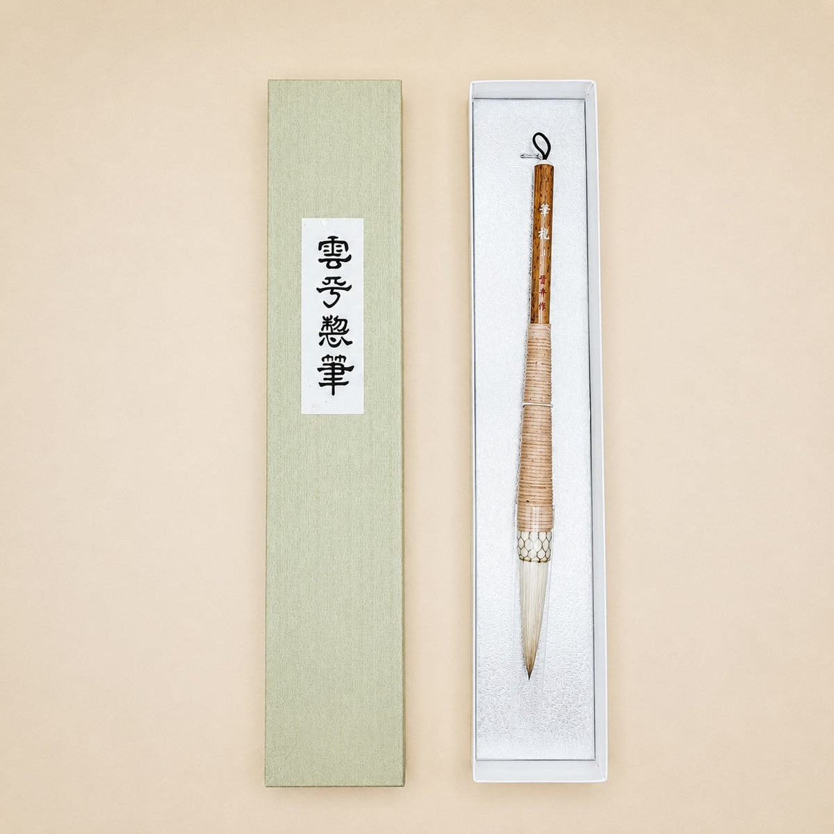 Umpei Fude Calligraphy Brush E with Gift Box, Hankeido – brush E in its gift box