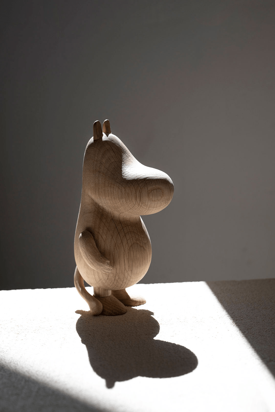 Boyhood Moomintroll wooden figure in oak, Small (image 18)