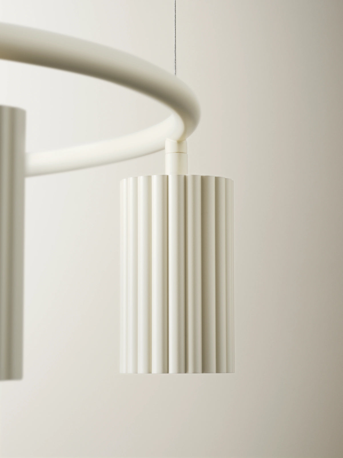 Pholc Donna ring chandelier by Nina Jobs and Stina Sandwall – Circle 60 (23.6 in) Linen, studio view (2)